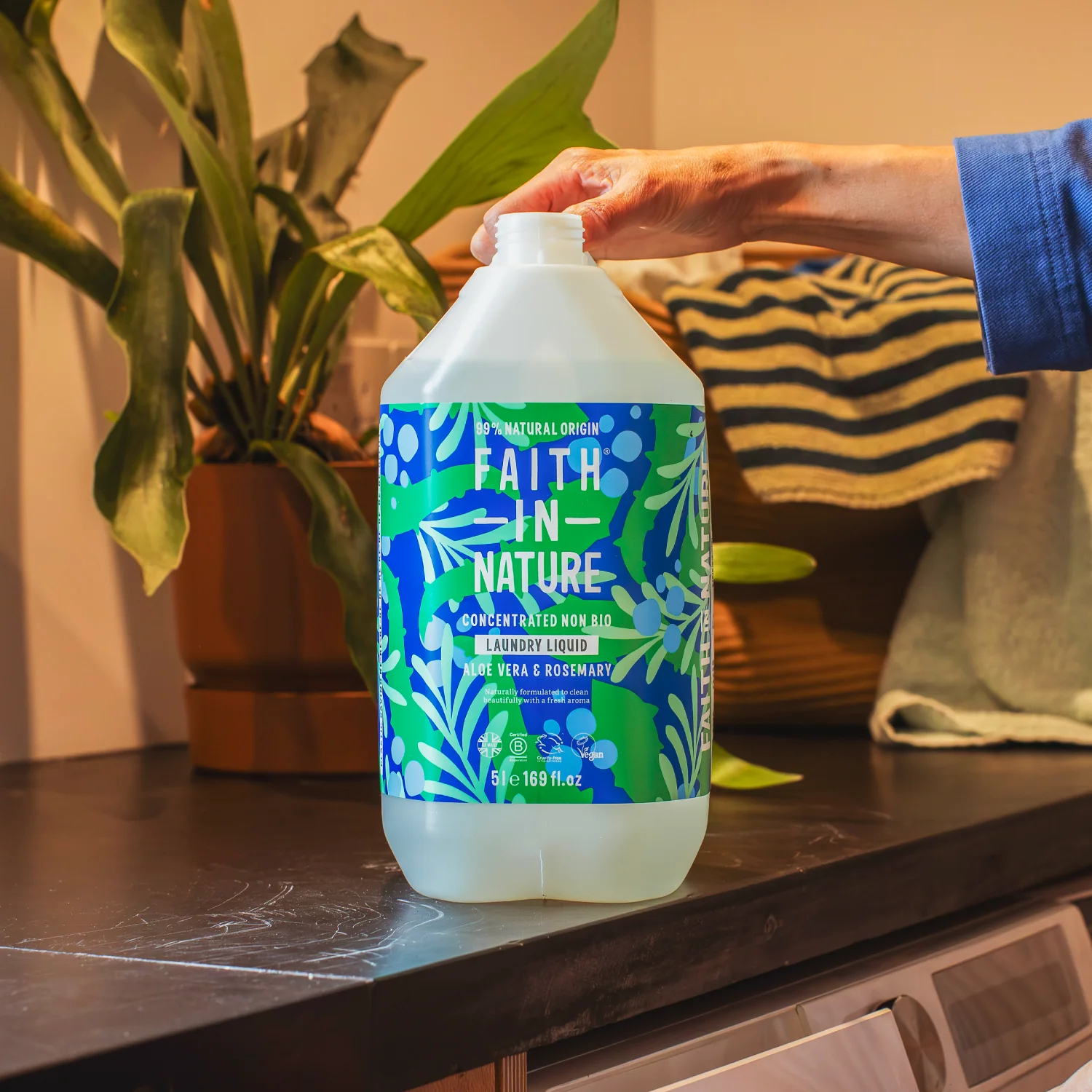 Aloe Vera & Rosemary Laundry Liquid - 5L - Image 3
